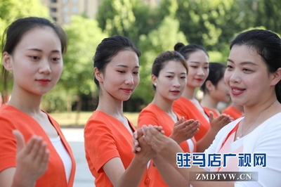 第二十一屆“中國農加工洽談會”政務講解員集體換裝亮相，禮儀服務再升級