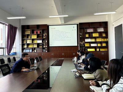 經(jīng)濟(jì)貿(mào)易咨詢能力提升 經(jīng)貿(mào)學(xué)院舉辦社科項(xiàng)目申報(bào)與決策咨詢報(bào)告撰寫(xiě)專(zhuān)題講座
