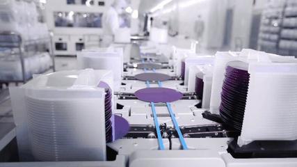 天津市委常委、常務(wù)副市長、市政府黨組副書記劉桂平一行蒞臨中環(huán)半導(dǎo)體參觀調(diào)研